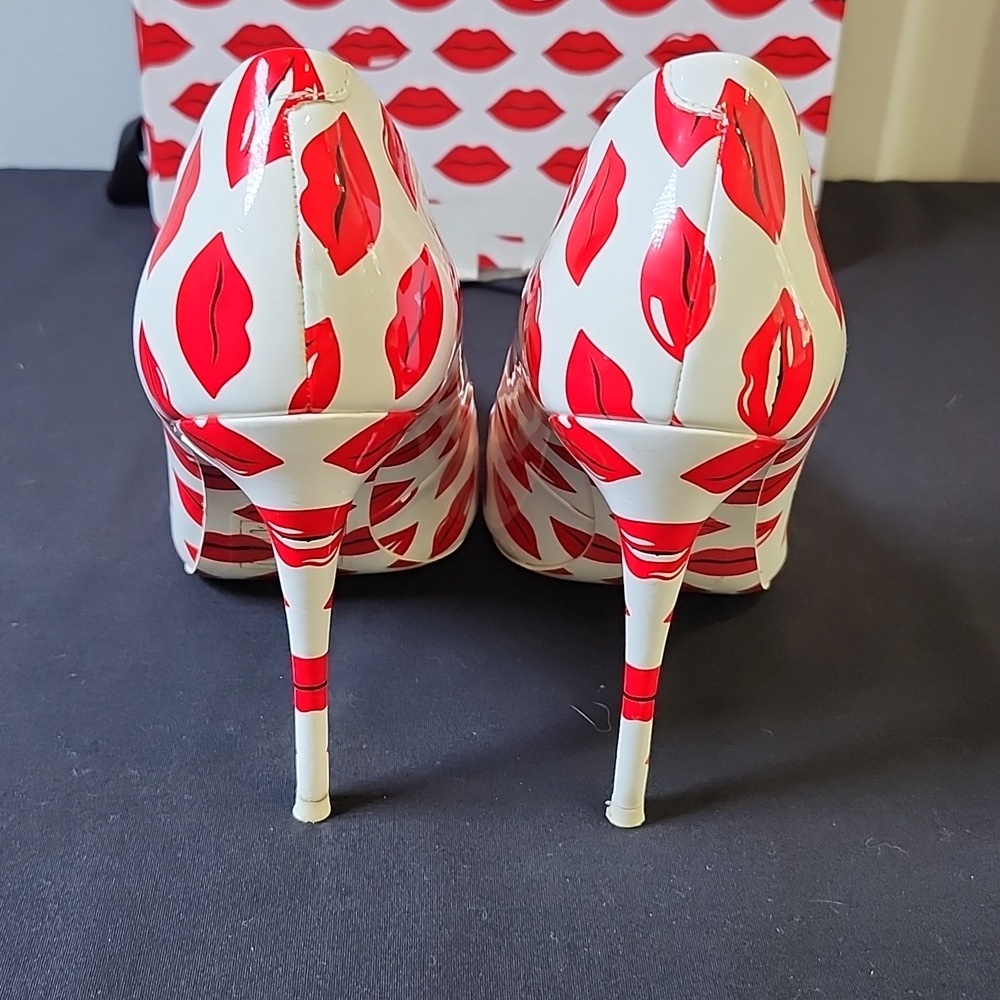 ALDO Stessy Red Lip Pattern Patent Leather 4" Heels Size 6.5 Fun Sexy Party - Picture 4 of 9